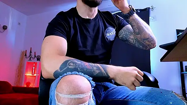 MightyAaron66's cam snapshot