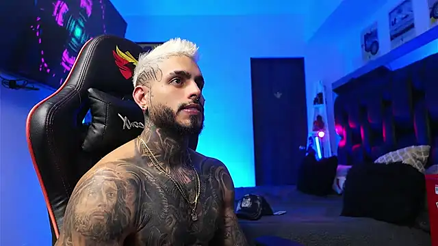 logan_hugh8's cam snapshot