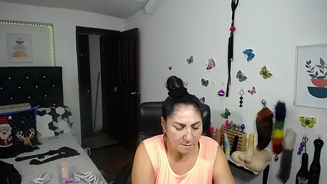 mature_bigboobs10's cam snapshot