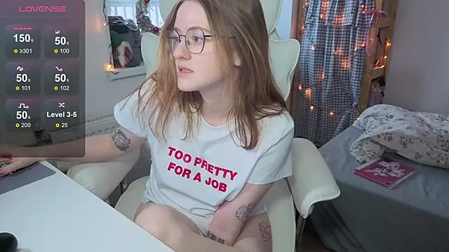 urstripchatgf's cam snapshot