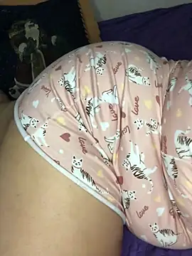 luisahot_9727's cam snapshot