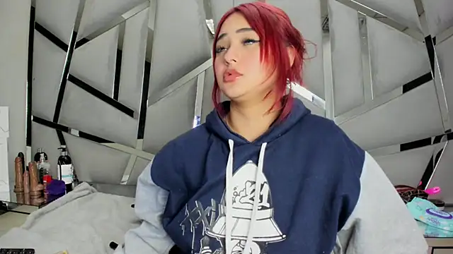 Catherinee69_x's cam snapshot