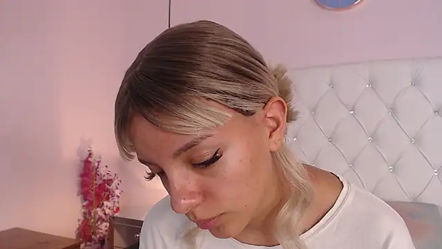 peyton_golden1's cam snapshot