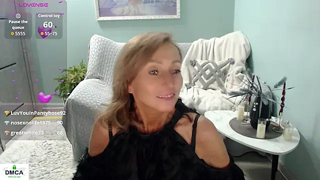 HornyMilf_777's cam snapshot