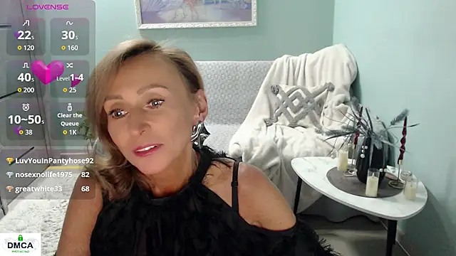 HornyMilf_777's cam snapshot