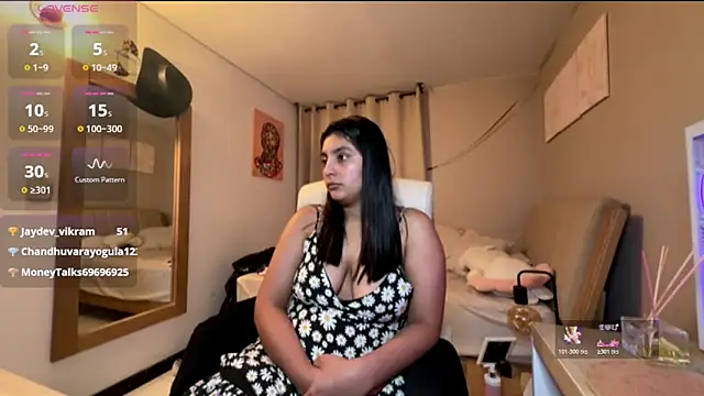 cloe_small's cam snapshot