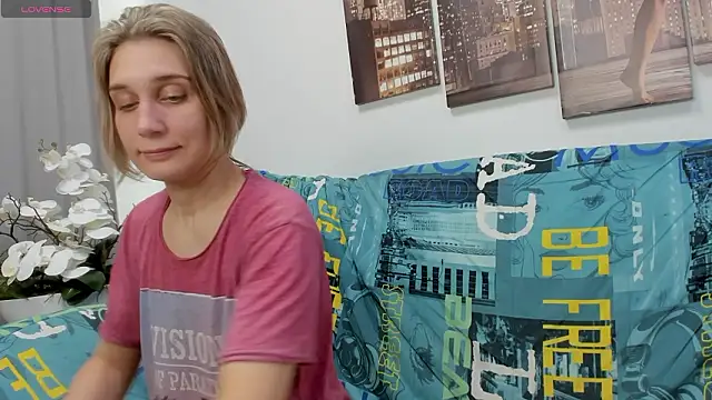 Tenderly_Sophie's cam snapshot