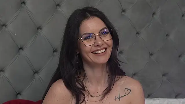 SeductiveMom's cam snapshot