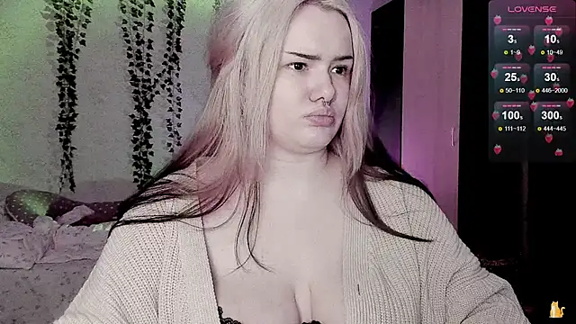 strawberry_elfcat's cam snapshot