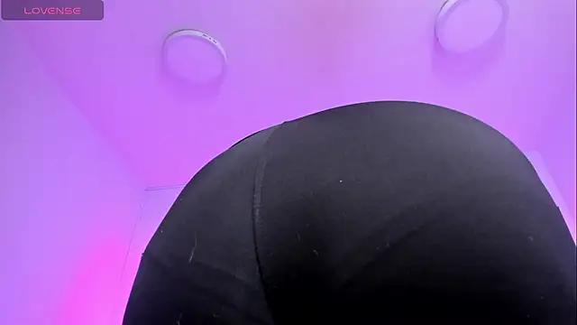 MiiaBlake_'s cam snapshot