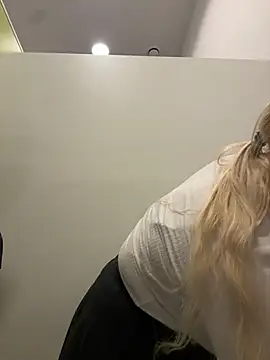 Milkyy_wway's cam snapshot