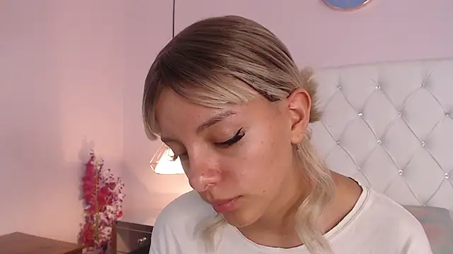 peyton_golden1's cam snapshot