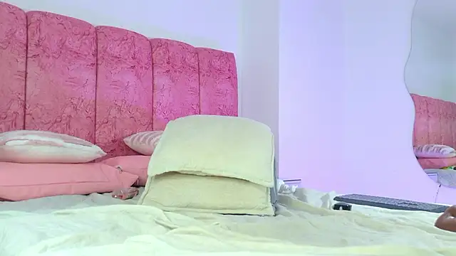 emmacurvy's cam snapshot