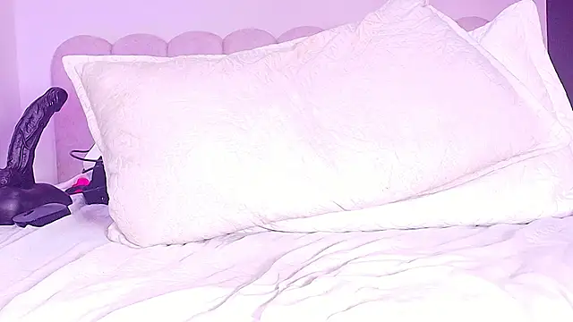 sofi_decker's cam snapshot