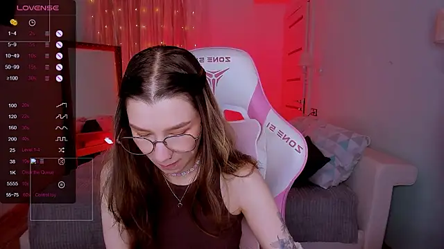 LinaBlossom_'s cam snapshot