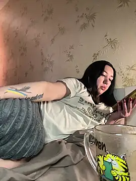 Naughtbaby_2025's cam snapshot