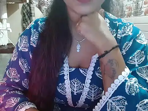 LovingPihu's cam snapshot