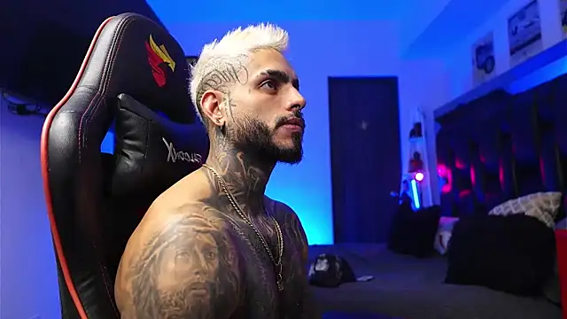 logan_hugh8's cam snapshot