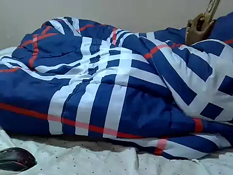 Just_Karu's cam snapshot