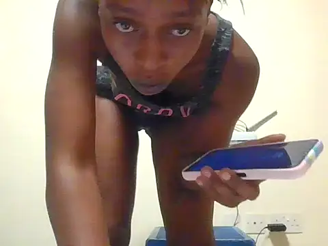 LunaPetal's cam snapshot