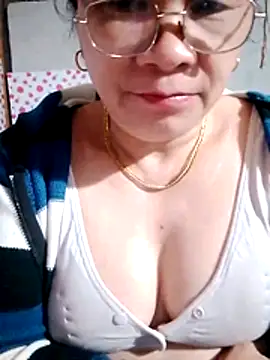 small-house123's cam snapshot