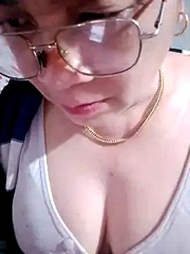 small-house123's cam snapshot