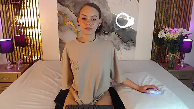 MiticaBrennet_'s cam snapshot