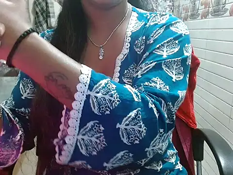 LovingPihu's cam snapshot