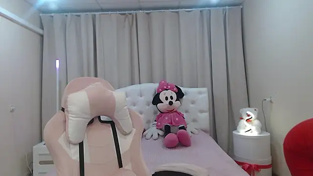 AvaSaturnian's cam snapshot