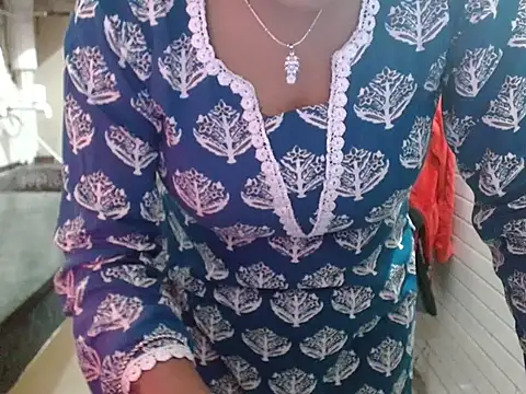 LovingPihu's cam snapshot