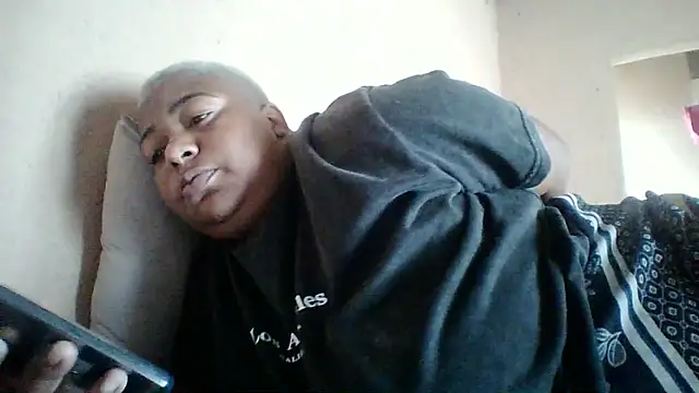 bustyboobs27's cam snapshot