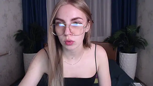 HitGyrl's cam snapshot