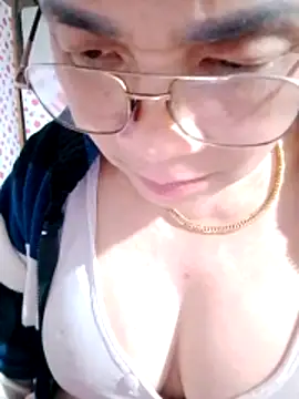 small-house123's cam snapshot