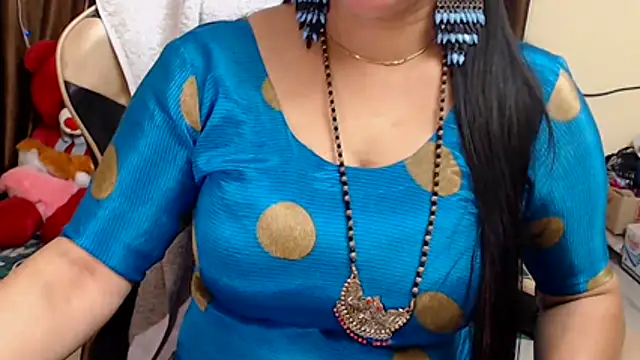 Cute_naira_'s cam snapshot