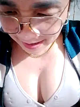 small-house123's cam snapshot