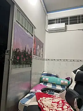 Alinat_'s cam snapshot