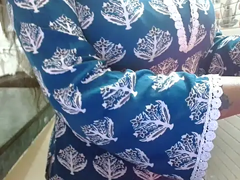 LovingPihu's cam snapshot