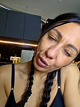 LeticiaWoods live sex cam