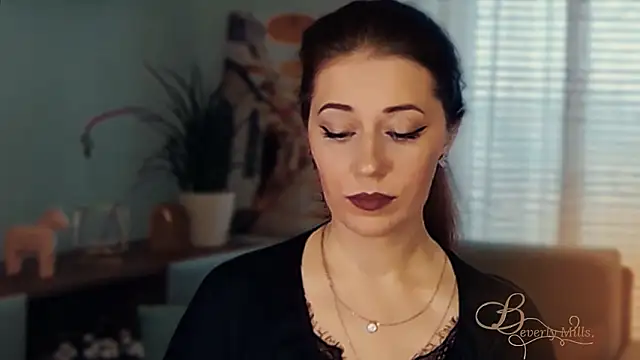 MissBeverlyMills's cam snapshot