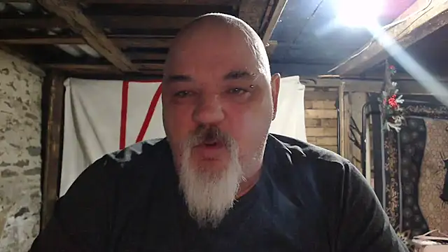 Newfiesausage1972's cam snapshot