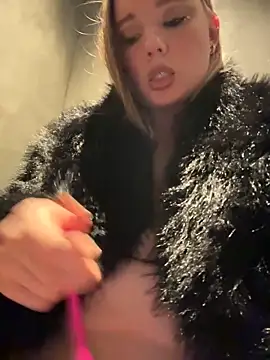 VineraSweet live sex cam