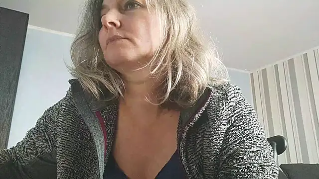 EdithManning's cam snapshot