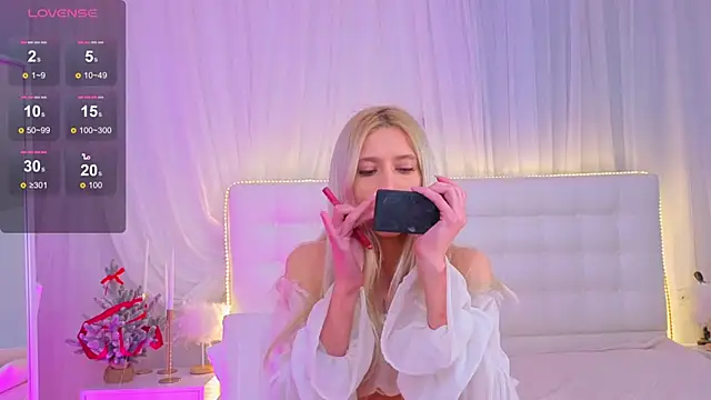 Monica_Leen's cam snapshot