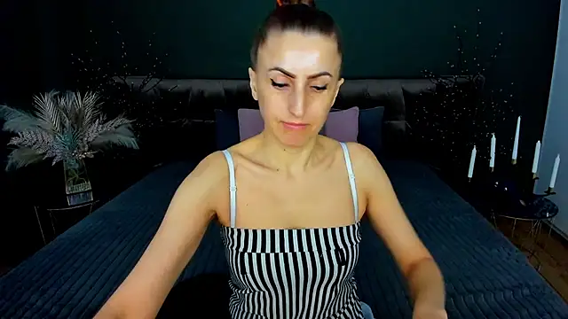 Rebecca_Diamond's cam snapshot