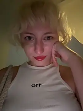 RonnieKiss live sex cam