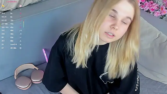 OdetteHarwick's cam snapshot