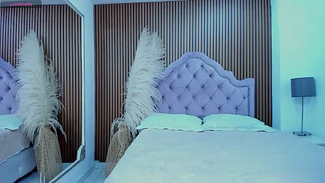 KateLowe_'s cam snapshot