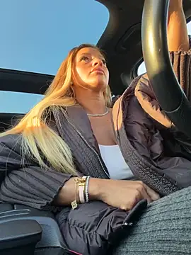 LovingBlondie's cam snapshot