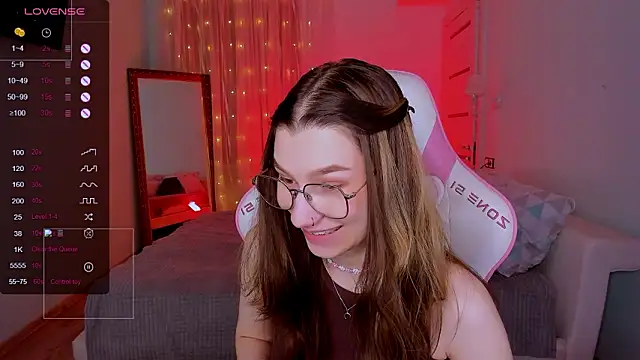 LinaBlossom_'s cam snapshot