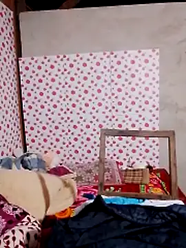 small-house123's cam snapshot